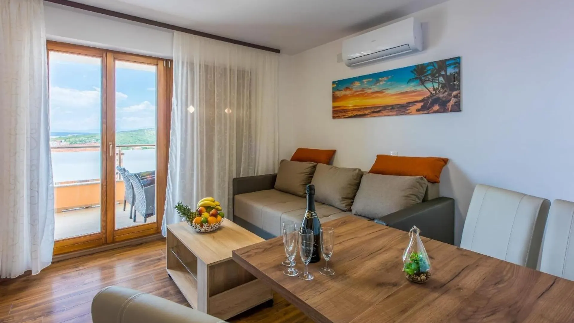 Wohnung In Novi Vinodolski Mit Eigenem Balkon