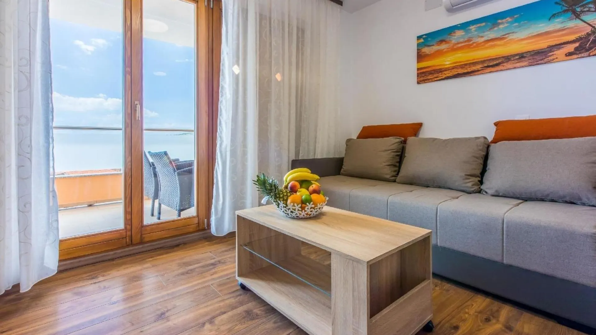 Wohnung In Novi Vinodolski Mit Eigenem Balkon